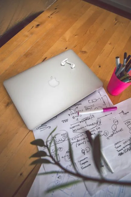 This photo is taken by Lubos Volkov for UX Store while giving a tips on how to become better designer.

After your reach certain skill level is it harder and harder to get any better … In order to progress you need to constantly push yourself to the limits and learn new things … Photo: https://www.instagram.com/lubosvolkov/ For: https://uxstore.com